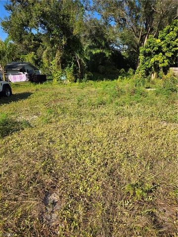 1311 Laurel DR, North Fort Myers, FL 33917