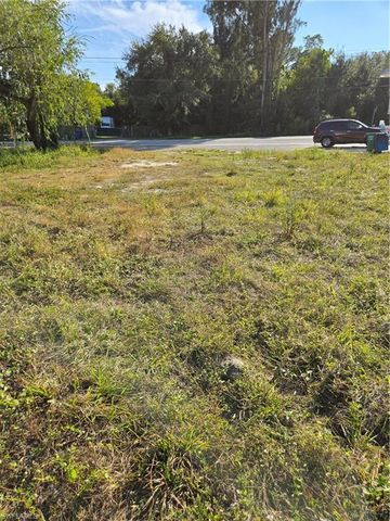 1311 Laurel DR, North Fort Myers, FL 33917