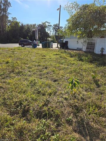 1311 Laurel DR, North Fort Myers, FL 33917