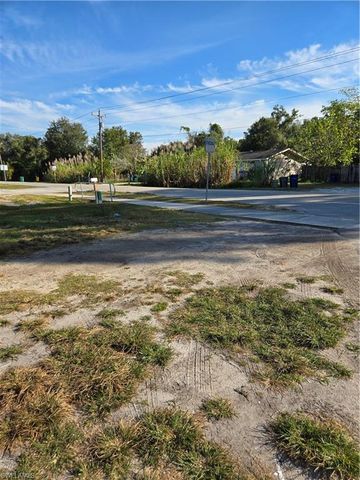 1311 Laurel DR, North Fort Myers, FL 33917