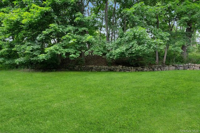 81 Hillcrest Lane, Peekskill, NY 10566