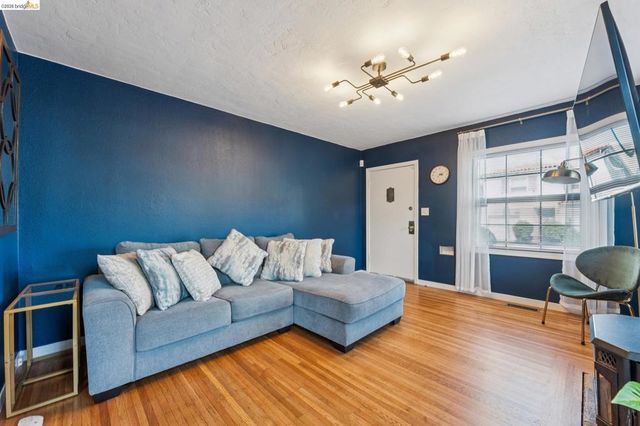 6019 Brann St, Oakland, CA 94605