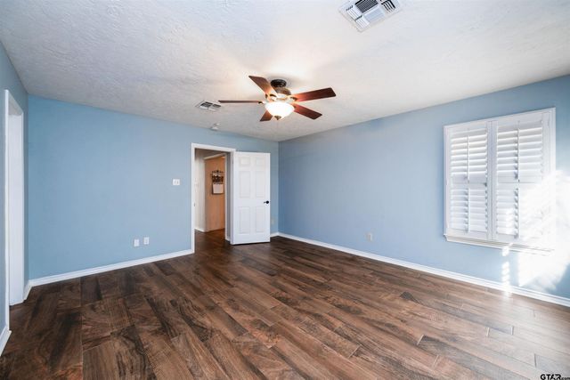 312 Southhill Rd, Palestine, TX 75801