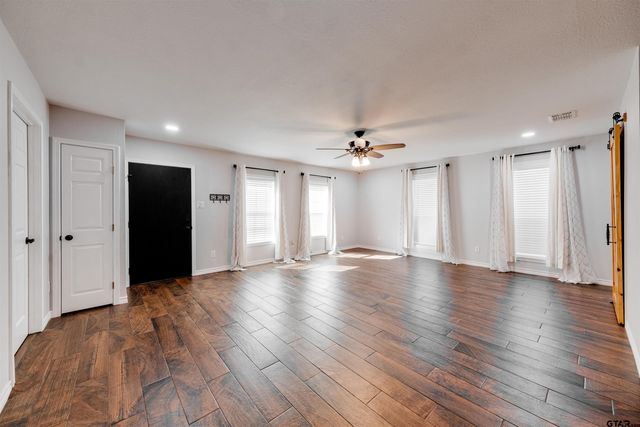 312 Southhill Rd, Palestine, TX 75801