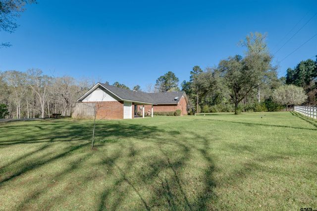 312 Southhill Rd, Palestine, TX 75801