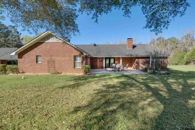 312 Southhill Rd, Palestine, TX 75801