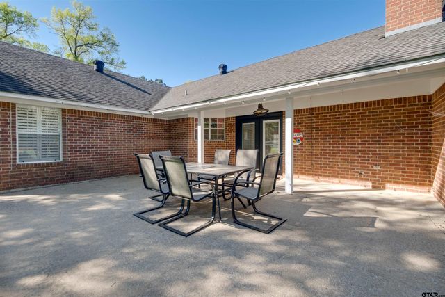 312 Southhill Rd, Palestine, TX 75801