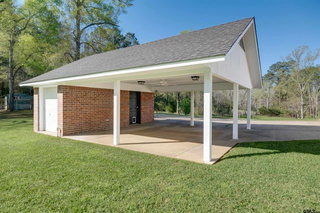 312 Southhill Rd, Palestine, TX 75801