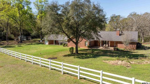 312 Southhill Rd, Palestine, TX 75801