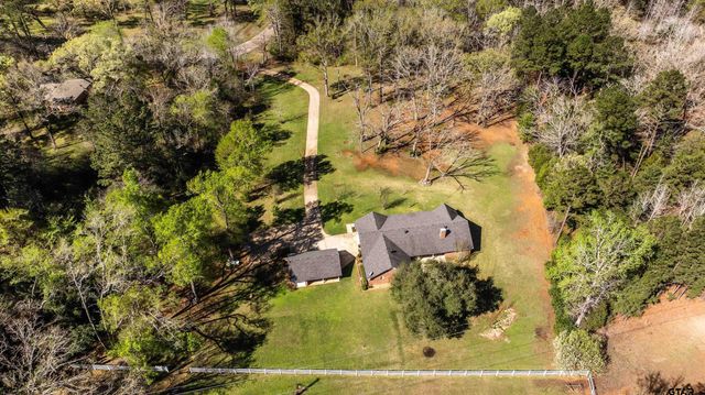 312 Southhill Rd, Palestine, TX 75801