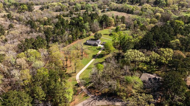 312 Southhill Rd, Palestine, TX 75801