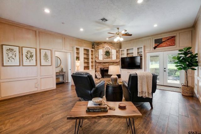 312 Southhill Rd, Palestine, TX 75801