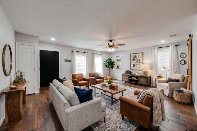 312 Southhill Rd, Palestine, TX 75801