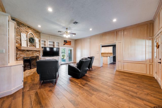 312 Southhill Rd, Palestine, TX 75801