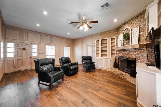 312 Southhill Rd, Palestine, TX 75801