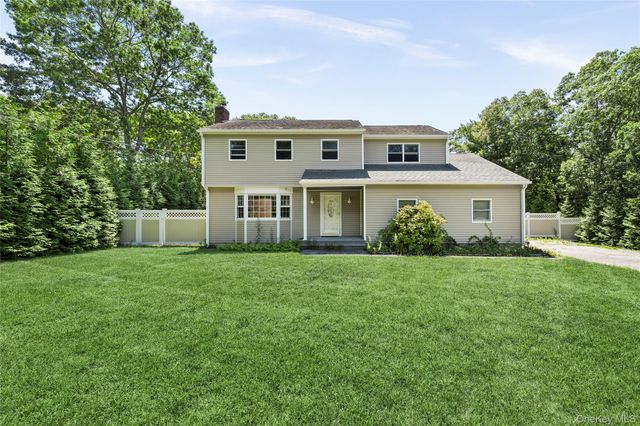 39 Sherwood Road, Hampton Bays, NY 11946