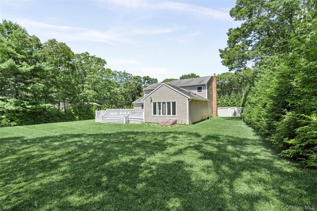 39 Sherwood Road, Hampton Bays, NY 11946