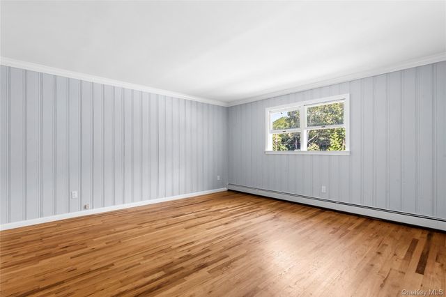 39 Sherwood Road, Hampton Bays, NY 11946