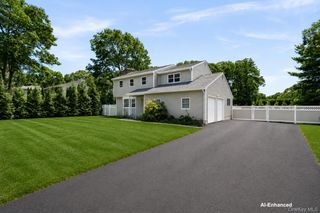 39 Sherwood Road, Hampton Bays, NY 11946