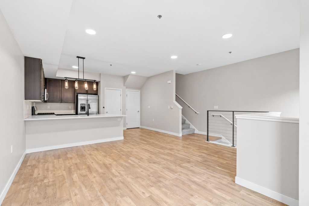 120 Hennepin Avenue 121, Minneapolis, MN 55401