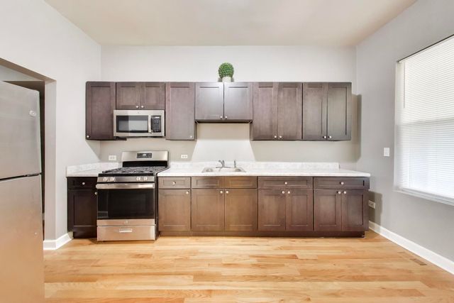 6524 S Eberhart Avenue, Chicago, IL 60637