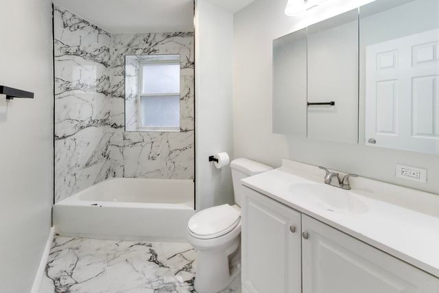 6524 S Eberhart Avenue, Chicago, IL 60637