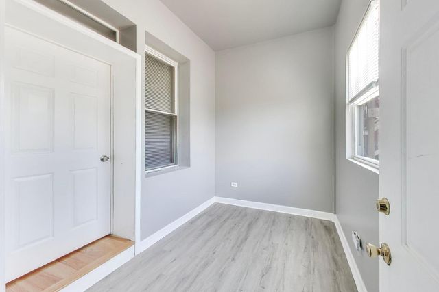 6524 S Eberhart Avenue, Chicago, IL 60637