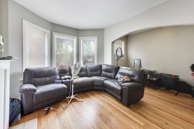 6524 S Eberhart Avenue, Chicago, IL 60637