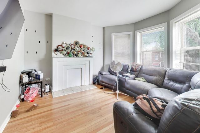 6524 S Eberhart Avenue, Chicago, IL 60637