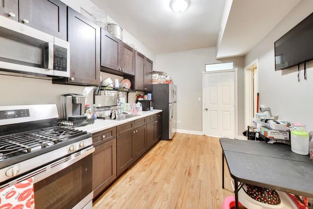 6524 S Eberhart Avenue, Chicago, IL 60637