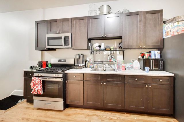 6524 S Eberhart Avenue, Chicago, IL 60637