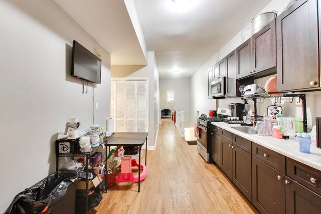 6524 S Eberhart Avenue, Chicago, IL 60637
