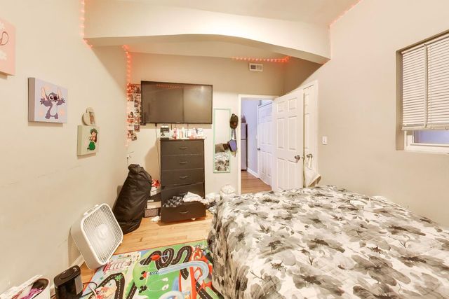 6524 S Eberhart Avenue, Chicago, IL 60637