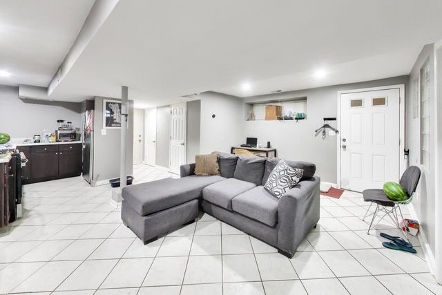6524 S Eberhart Avenue, Chicago, IL 60637
