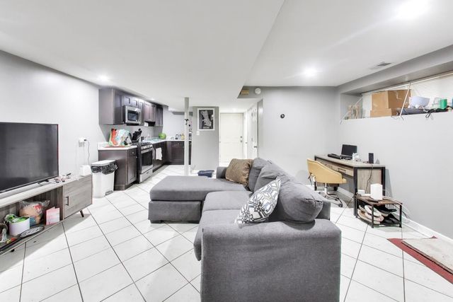 6524 S Eberhart Avenue, Chicago, IL 60637