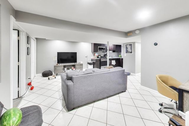 6524 S Eberhart Avenue, Chicago, IL 60637