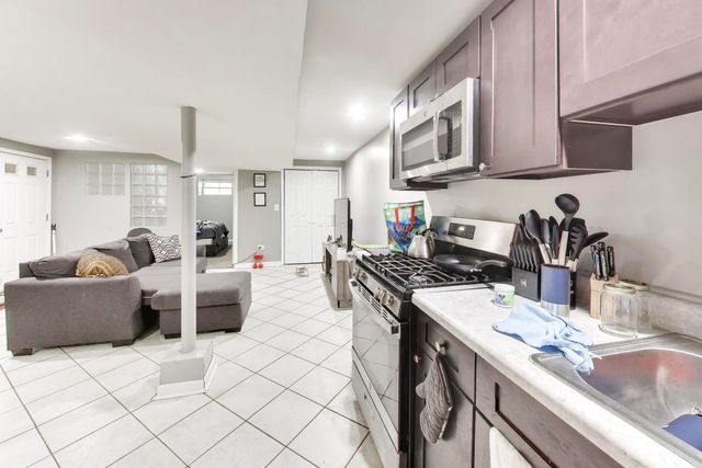 6524 S Eberhart Avenue, Chicago, IL 60637