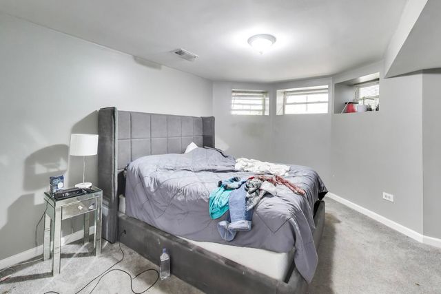 6524 S Eberhart Avenue, Chicago, IL 60637