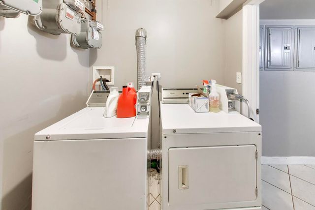 6524 S Eberhart Avenue, Chicago, IL 60637