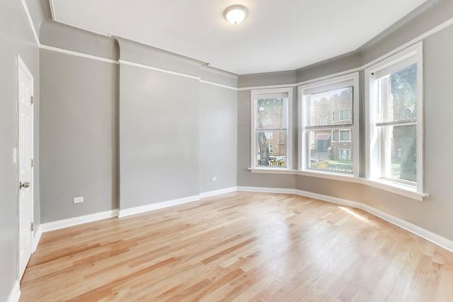 6524 S Eberhart Avenue, Chicago, IL 60637