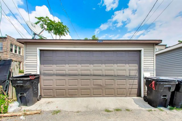 6524 S Eberhart Avenue, Chicago, IL 60637