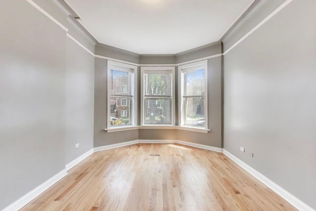 6524 S Eberhart Avenue, Chicago, IL 60637