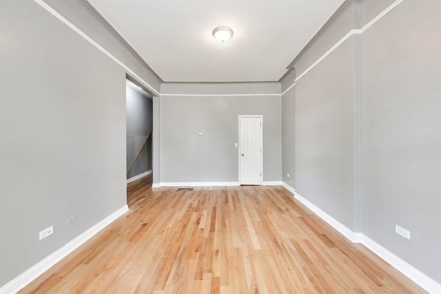 6524 S Eberhart Avenue, Chicago, IL 60637