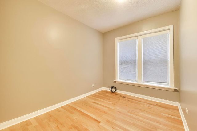 6524 S Eberhart Avenue, Chicago, IL 60637