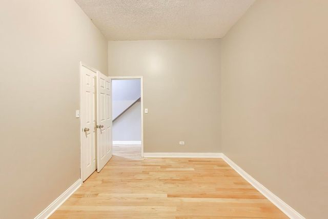 6524 S Eberhart Avenue, Chicago, IL 60637