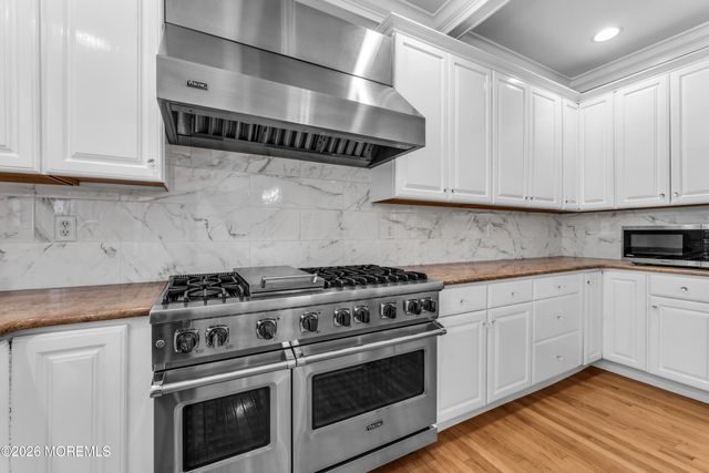 10 Bermet Court, Tinton Falls, NJ 07724