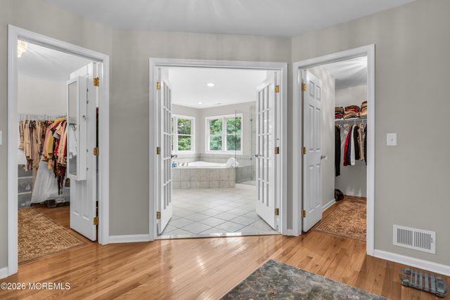 10 Bermet Court, Tinton Falls, NJ 07724
