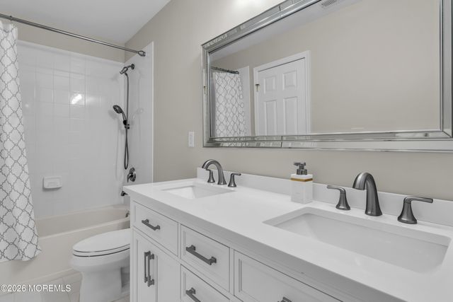 10 Bermet Court, Tinton Falls, NJ 07724