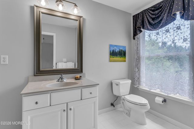 10 Bermet Court, Tinton Falls, NJ 07724