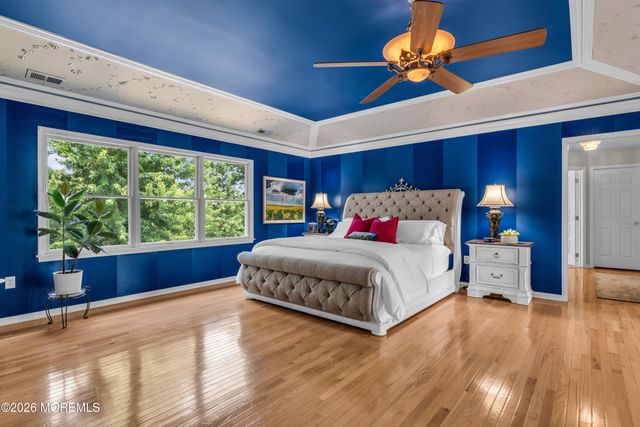 10 Bermet Court, Tinton Falls, NJ 07724